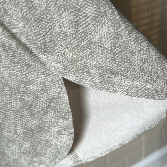 Athleta shirt Zephyr refined tank cream and olive snake print 3X NWOT NEW - Picture 4 of 5